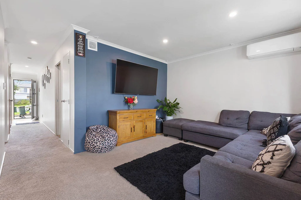 Flat Bush 3침실 Smart, Spacious & Superbly Located
