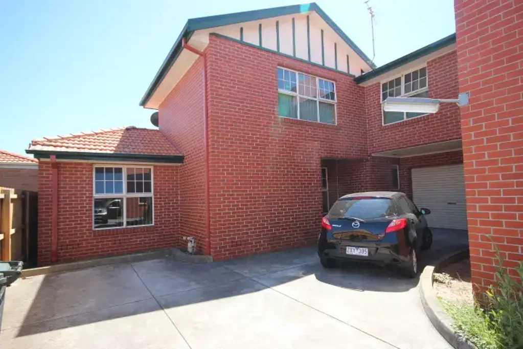 3 bedroom townhouse in sought after location