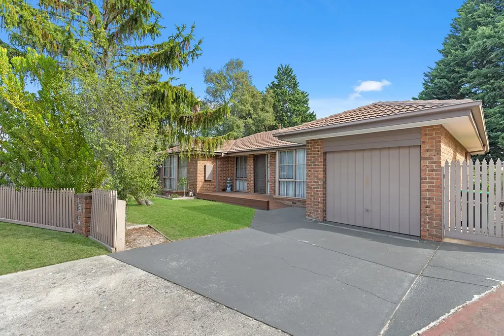 Frankston 3房 高起露台景观高尔夫 书房易改三卧 精良建造 双开门厨房 燃气供暖 管道燃气 便捷高速入口 无红灯出行 Immaculate First Home, Investment Or Downsizer