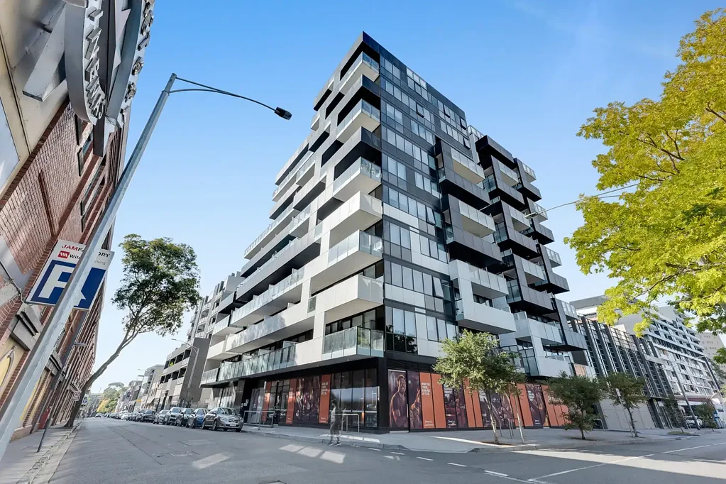 FURNISHED - Live in the heart of South Yarra in the coveted NOIR building 
1 bedroom 1 bathroom that will suit newly arrived renter(s)
