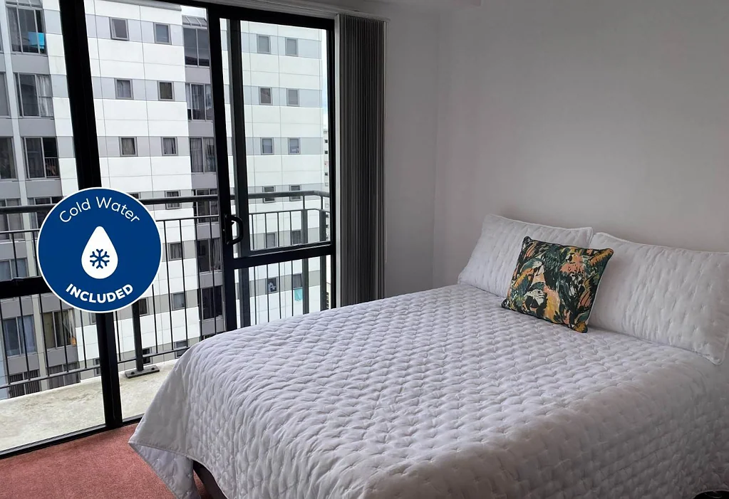 Furnished One bedroom in Queen St  **COLD WATE...