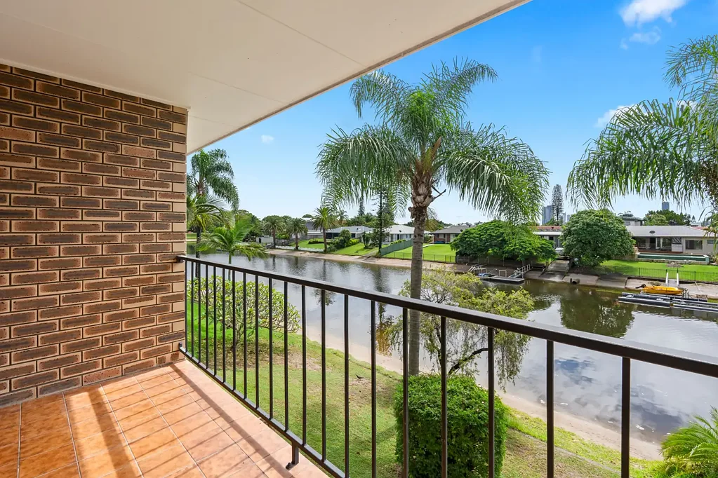 Light and Bright, Waterfront Unit, No Carpet!