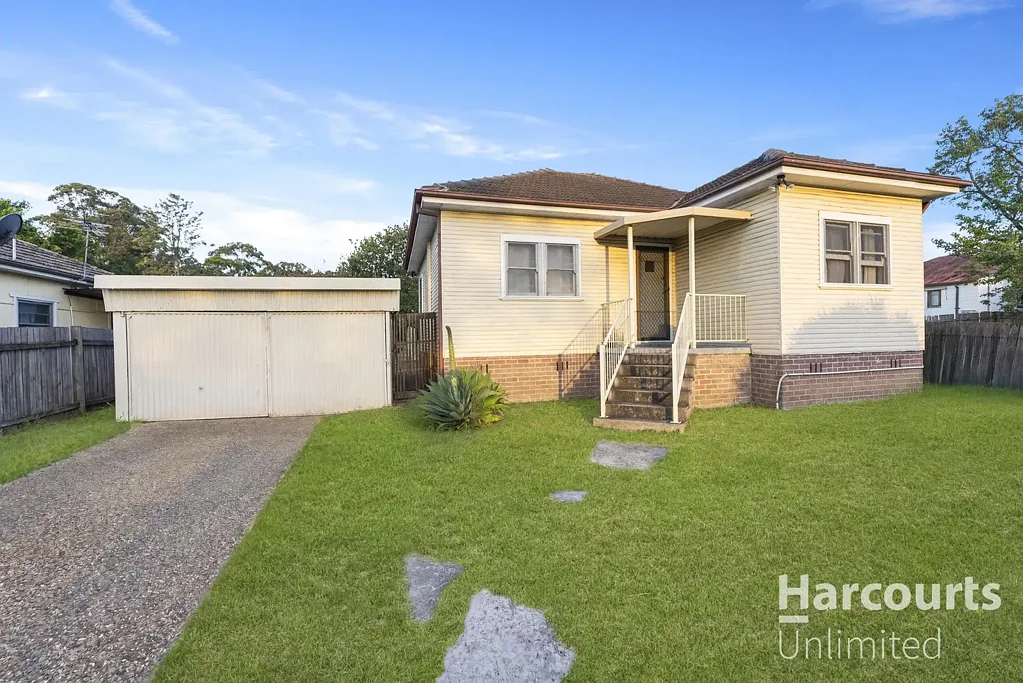 Blacktown 2房 大块高地地块 693.8平米 宽敞卧室 双车库 后院宽敞 靠近学校商圈 Location! Location! Location! - Large 693.8sqm Block With Walk To Train Station!