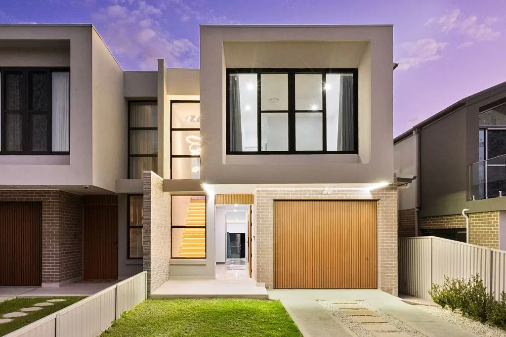 Hurstville 5Kwarto Stunning Modern Duplex Offering Contemporary Family Living