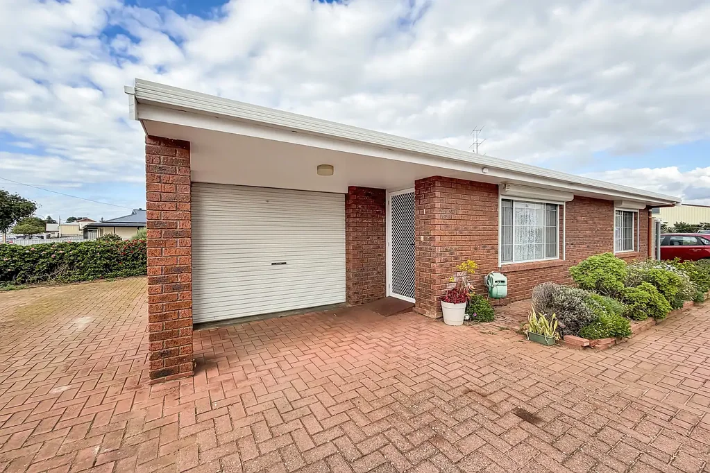 Central Location - 2 Bedroom Unit
