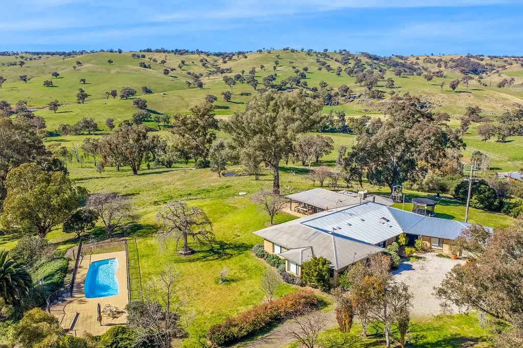 Mandurama BEAUTIFUL FAMILY HOME SET ON 267 ACRES OF HIGH QUALITY, CREEK FRONTAGE LAND!