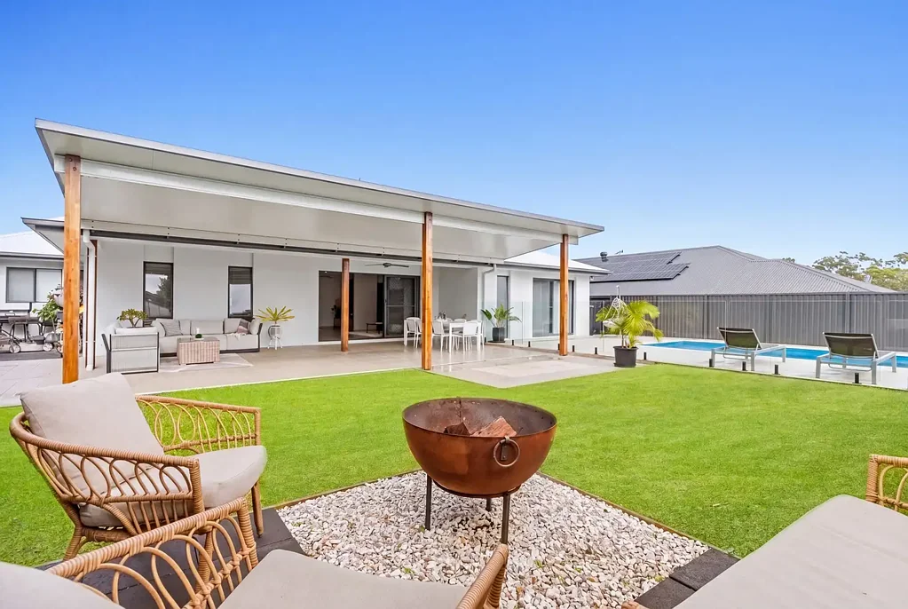 Pimpama 4 Slaapkamer MODERN FAMILY LIVING WITH DUAL MASTER SUITES, MINERAL POOL & PREMIUM UPGRADES