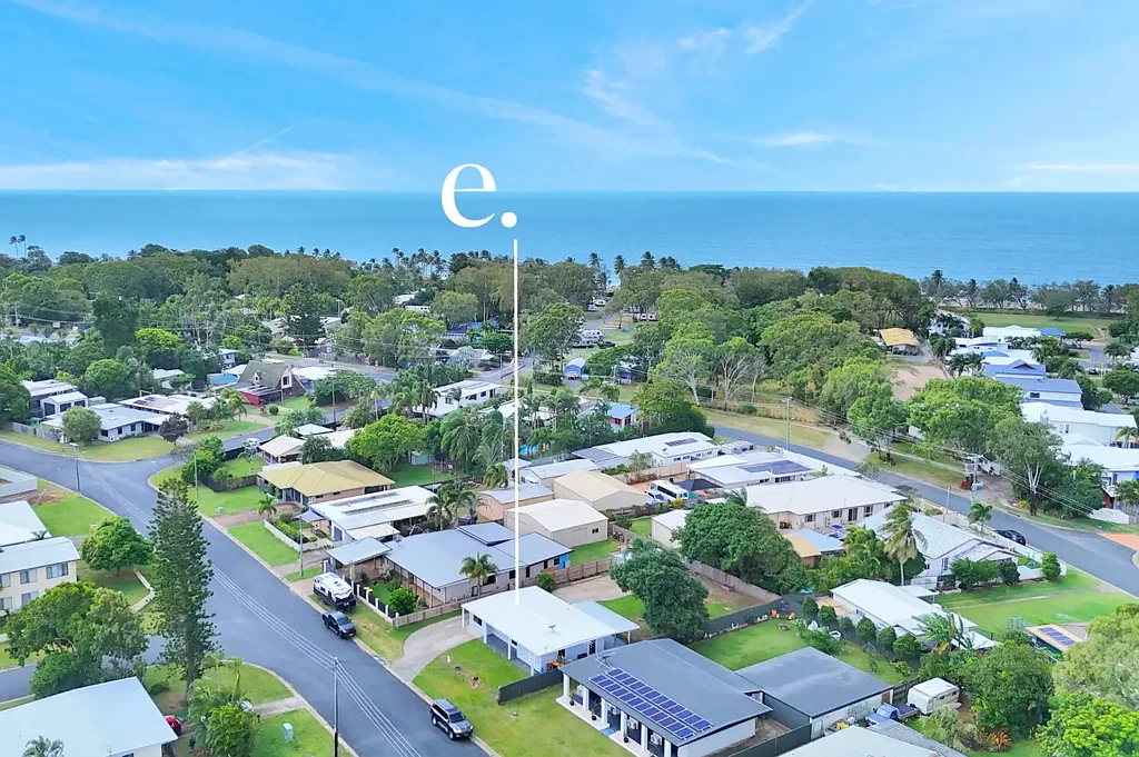 Blacks Beach 4 Bedroom This cute beach house awaits.