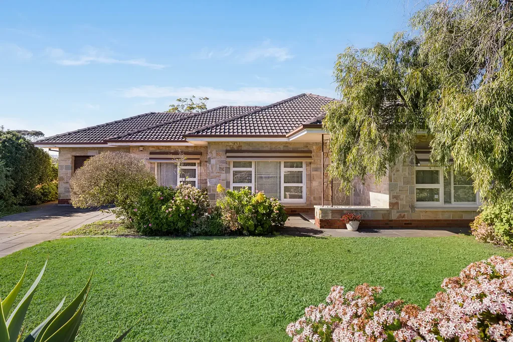 Hectorville 3غرفة نوم Well Loved Family Home on a Generous Allotment!