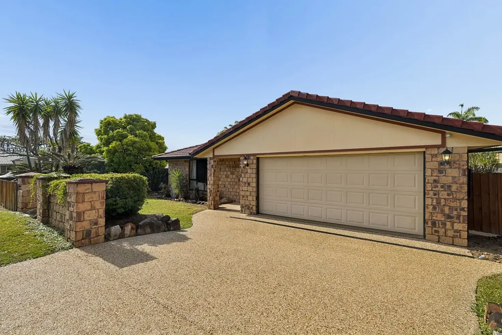 Parkinson 4Kwarto Spacious Family Living + Quiet Residential Setting + Established Parkinson Location