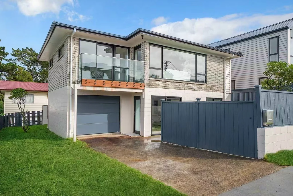 Spacious 4-Bedroom Home with Flexible Living Options