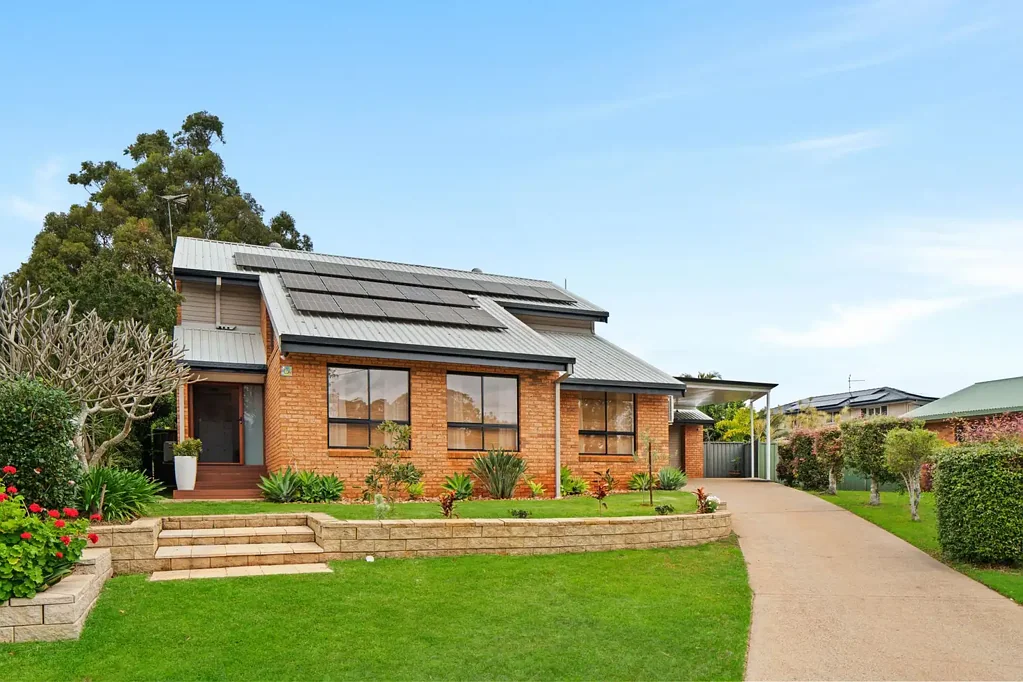 Victoria Point 5 Bedroom Spacious Family Oasis in Prestigious Victoria Point Pocket