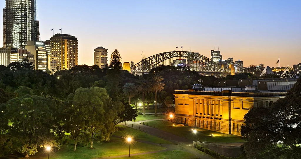 Woolloomooloo 4房 市中心生活  双向进入  宽敞卧室带卫浴  多阳台露台  生活区域连接户外  地理位置优越  步行至公园商圈  名校轻松到达  混合使用区域多功能  长租收益可观 SYDNEY AT YOUR DOORSTEP - 5 LEVEL TERRACE WITH PARKING AND MIXED USE ZONING