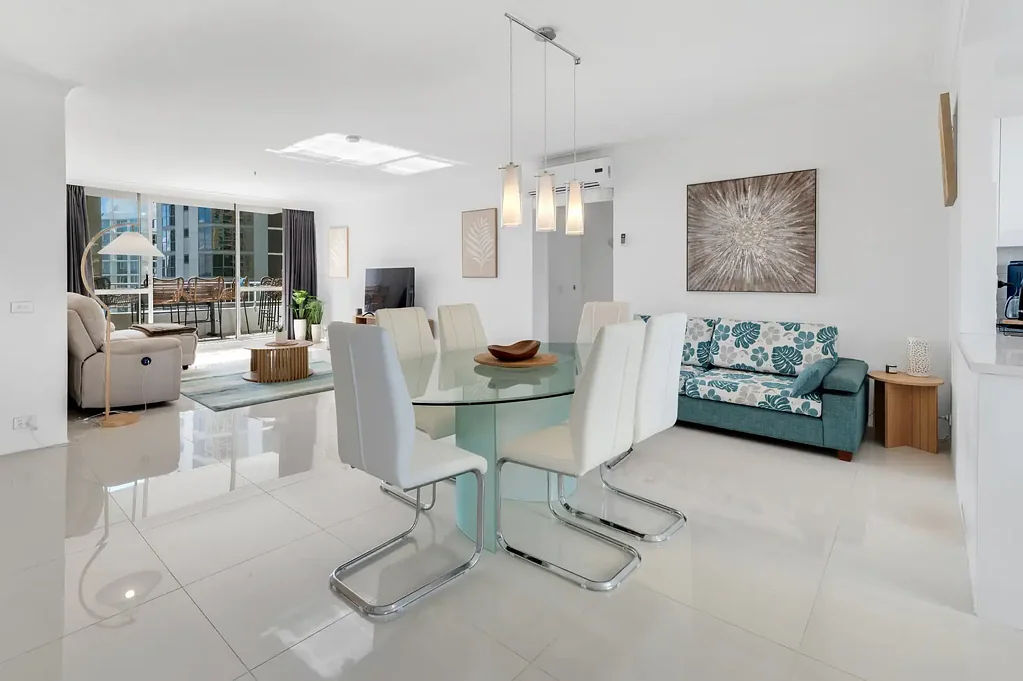 Surfers Paradise 2Habitaciones Light, Bright & Spacious!  Flow Through Breezes