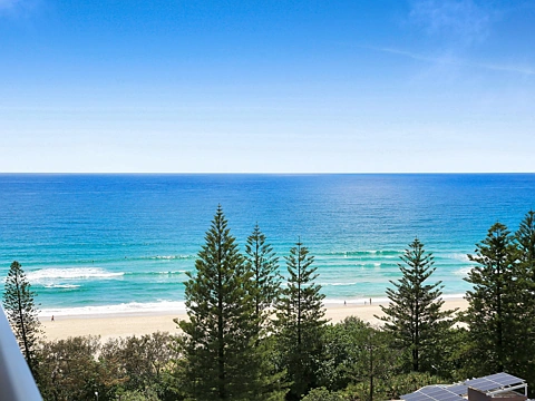 Burleigh Heads 2 Bedroom Luxurious Boardwalk Apartment – Ocean & Hinterland views!