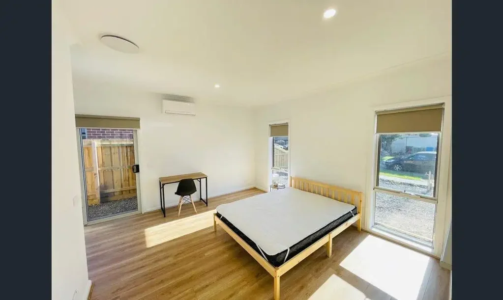 $325/week - Private Ensuite - Cranbourne West