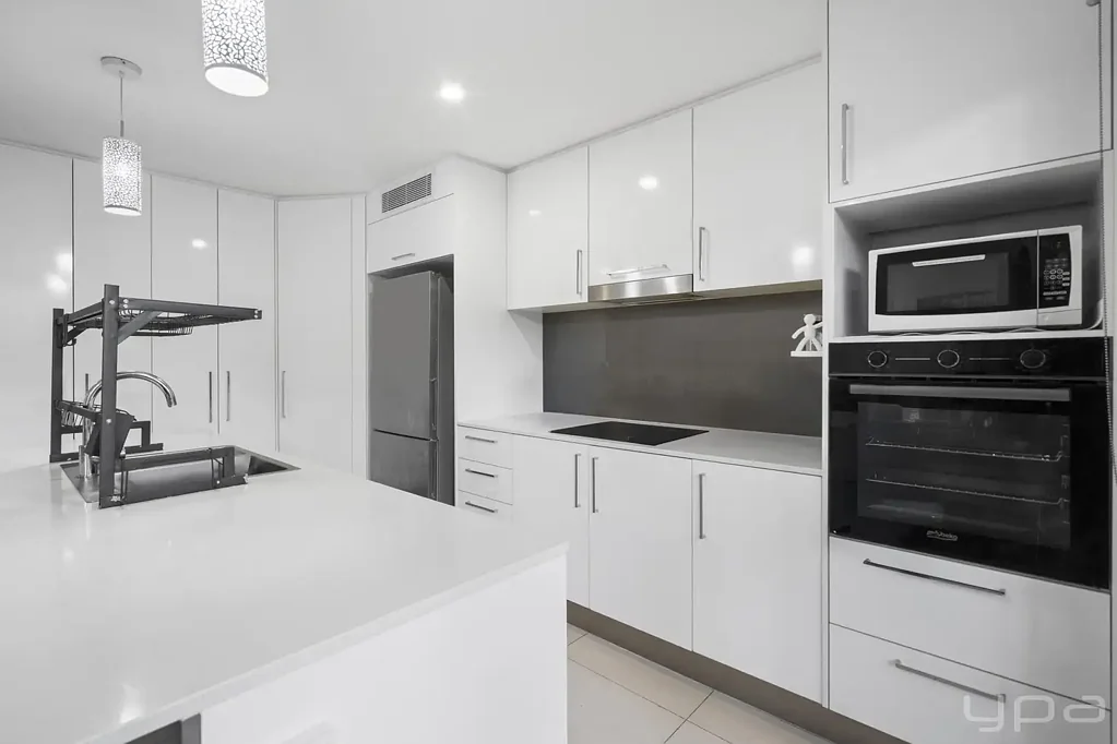 Pimpama 4Zimmer Spacious Family Townhouse — First Time to Market