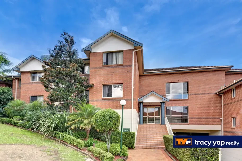 Resort Style Complex, comfort living in convenient location!!!
Newly painted 2-bed unit