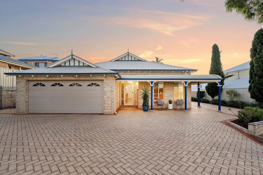 18B Cricklewood Way, Carine, WA 6020
