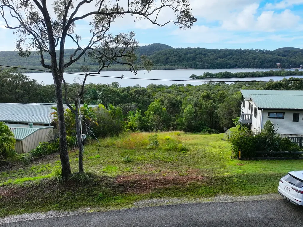 Russell Island ELEVATED WATERFRONT LIFESTYLE – 1,568m² WITH PANORAMIC STRADBROKE ISL