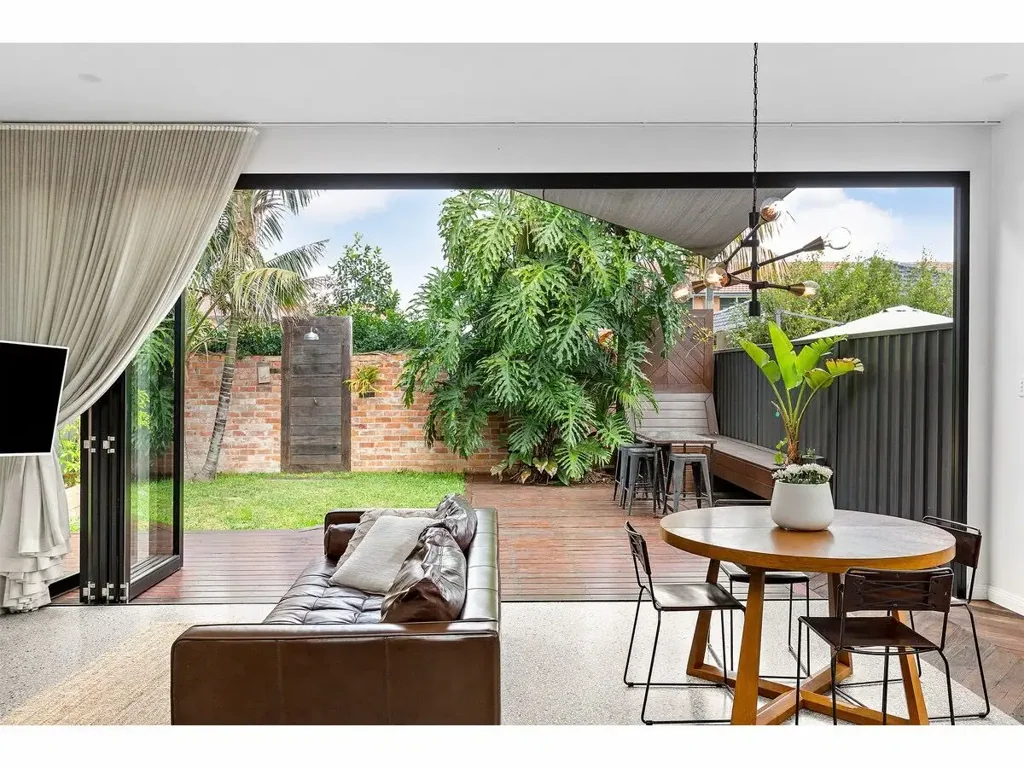 The Junction 3Zimmer A classic home with designer attitude in the heart of The Junction precinct