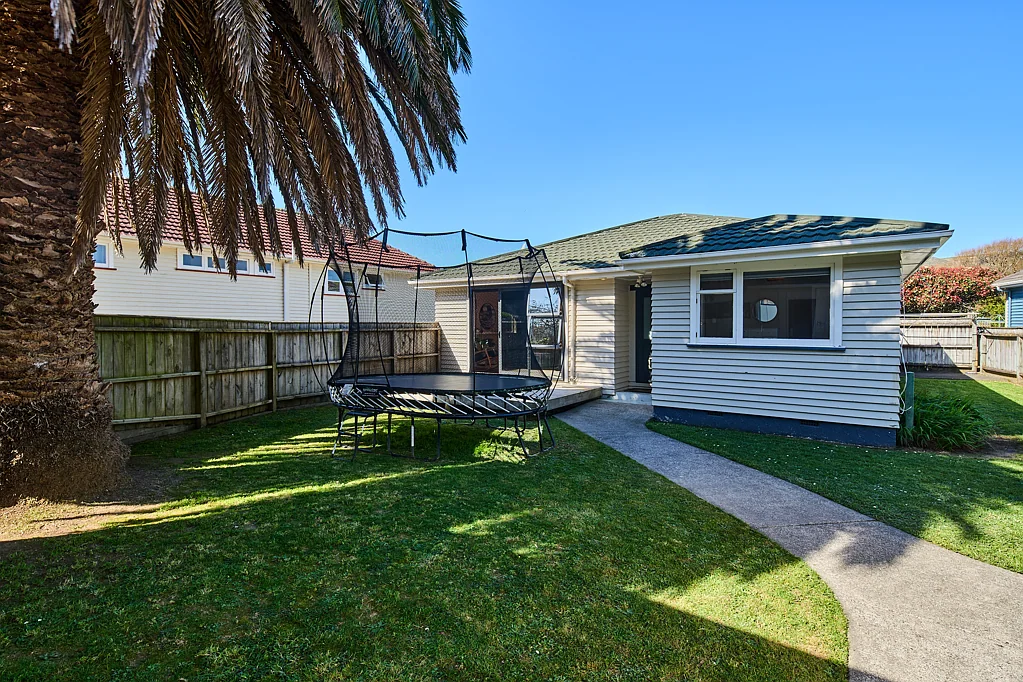 Tawa 3Kwarto First-Home Buyer’s Dream – Central Tawa Location