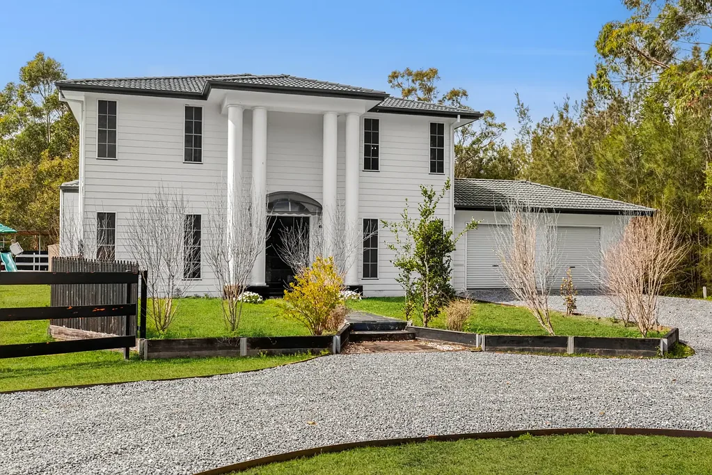 Moonee Beach 6ਬੈੱਡਰੂਮ French Provincial Country Home | Coastal Elegance Meets Country Charm