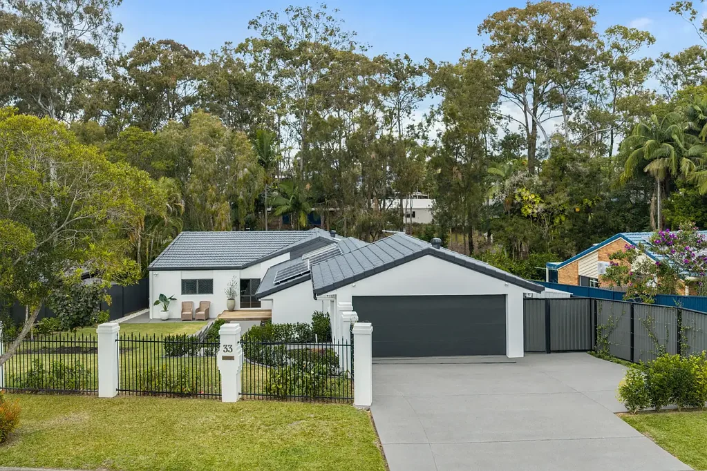 Robina 4房  A Private Parkside Sanctuary in Tightly Held Robina Waters