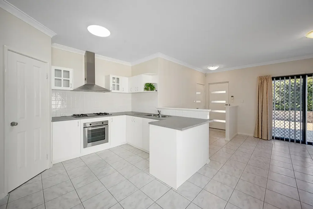 Balcatta 3Habitaciones FIRST TIME TO MARKET SINCE NEW