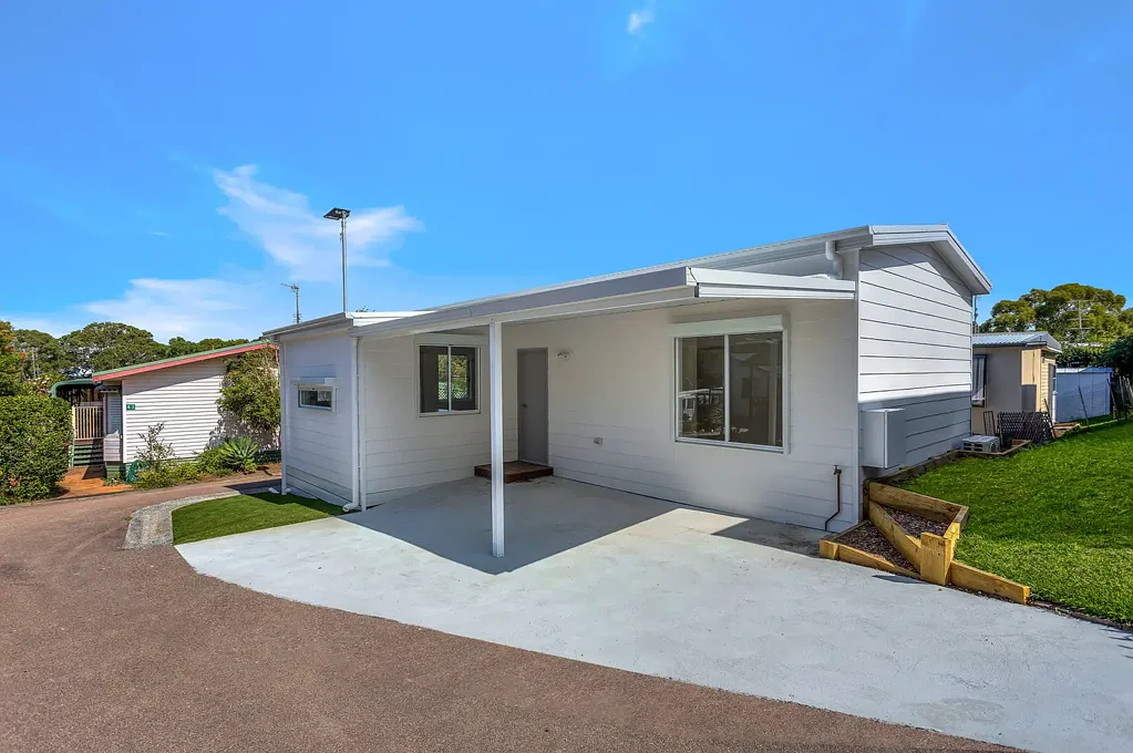 Halekulani 2 Bedroom Stylish Modern Home - Relaxed Living