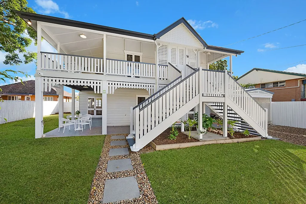 16 Magee Street, Graceville, QLD 4075