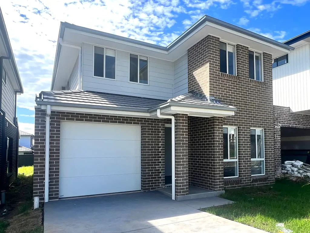 Near new 4 bedroom home. Available 21/08/26