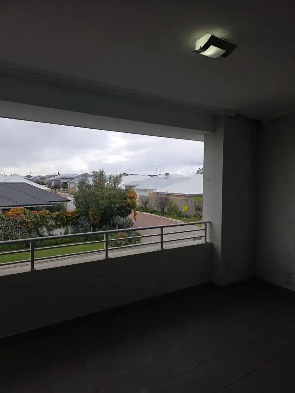 Modern Ashby Living with 2 Ensuites and Secure Parking