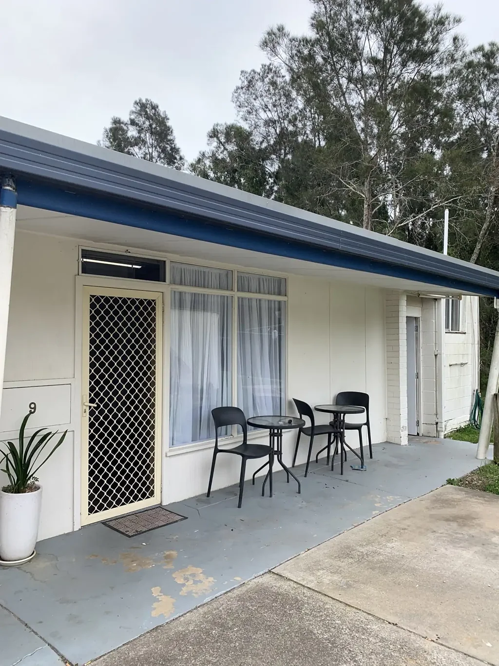 Short Term Bookings - Fully Furnished Bedsitter on the Macksville River