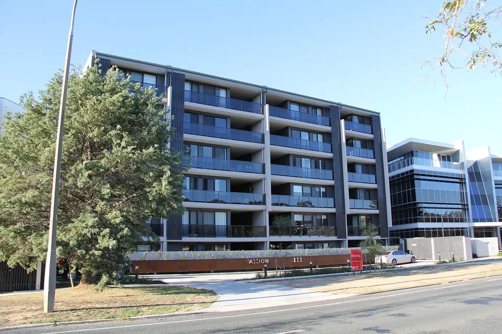 Quality Top Floor Apartment with views