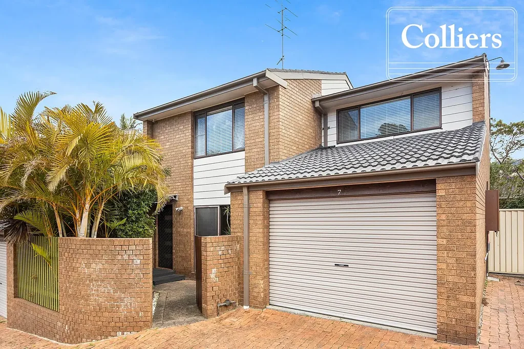 Woonona 3 Bedroom Three Bedroom Townhouse | Moments from the Ocean
