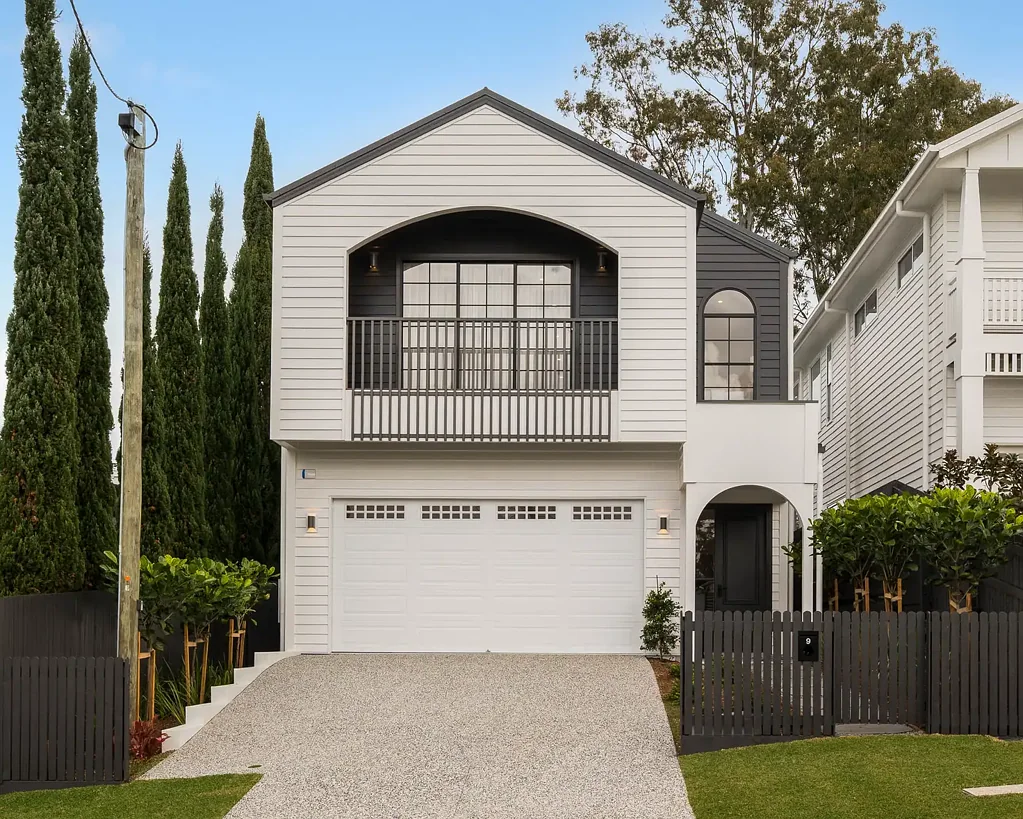 Tarragindi 5 Bedroom Brand New Luxe Residence with Bold Design