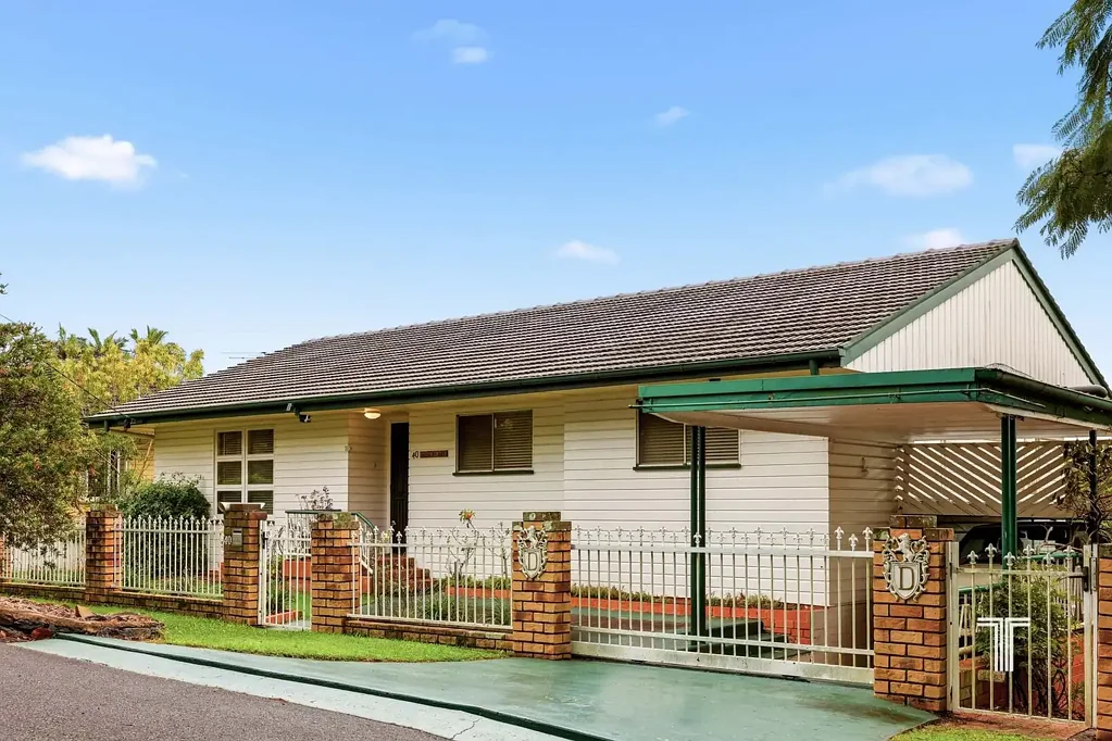 Greenslopes 3ห้องนอน Elevated Position. Endless Potential. Blue-Chip Greenslopes Opportunity