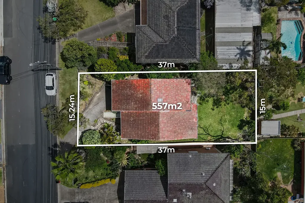 Condell Park 3कमरा MUST BE SOLD - Prime Opportunity - 3-Bedroom Home with Double Garage – Strong Income & Duplex Development Potential