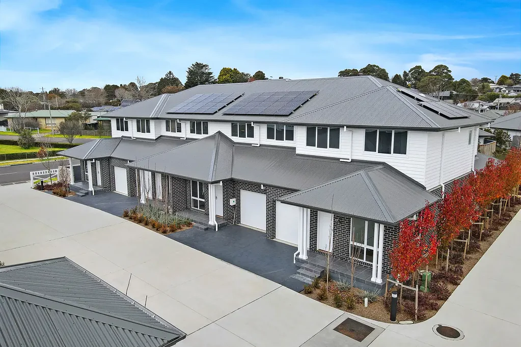 Moss Vale 3 Bedroom Throsby Gardens - Elegant, stylish townhouse living