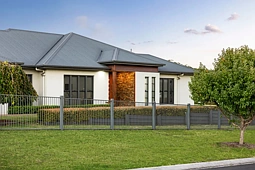 2 Kingston Road, Hodgson Vale
