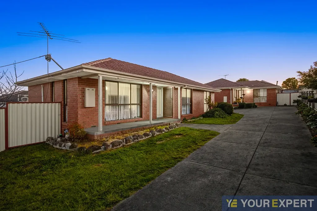 Dandenong North 5Kwarto Two Homes. Two Separate Titles. One Exceptional Investment Opportunity