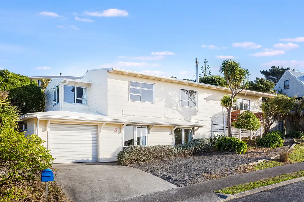 5 Tuna Terrace, Titahi Bay, Porirua, Wellington