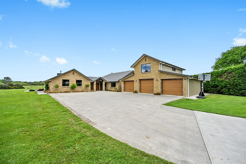 Horsham Downs Expansive 404sqm Family Estate