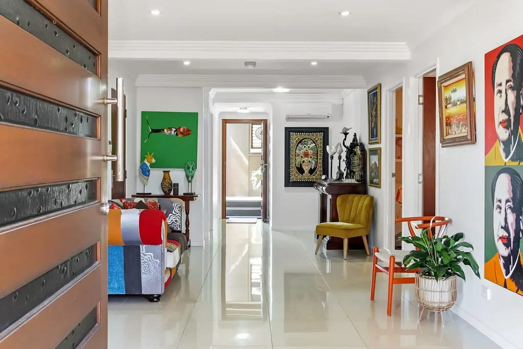 Labrador 6غرفة نوم The Ultimate Dual Living Opportunity. 
Two dwellings, a substantial double block & limitless flexibility in one of Chirn Park's most coveted locations