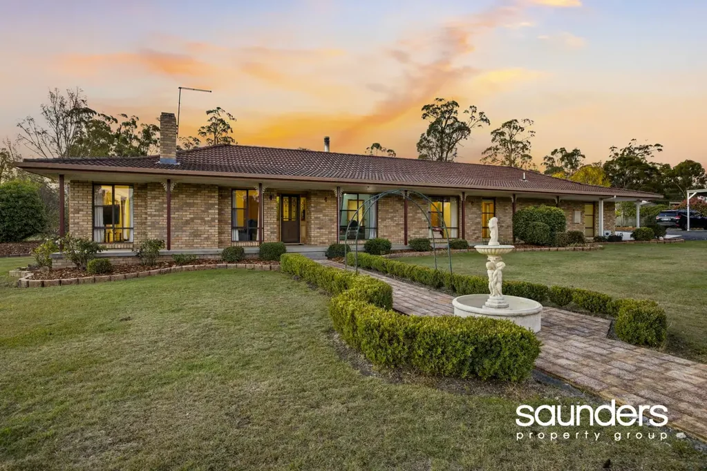 Devon Hills 4Habitaciones ENVIABLE RURAL LIFESTYLE ON APPROX. 2.5 ACRES