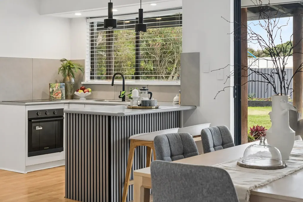 Mullaloo 3 Slaapkamer COASTAL OPPORTUNITY KNOCKS - LIVE IN, RENOVATE OR BUILD UP!