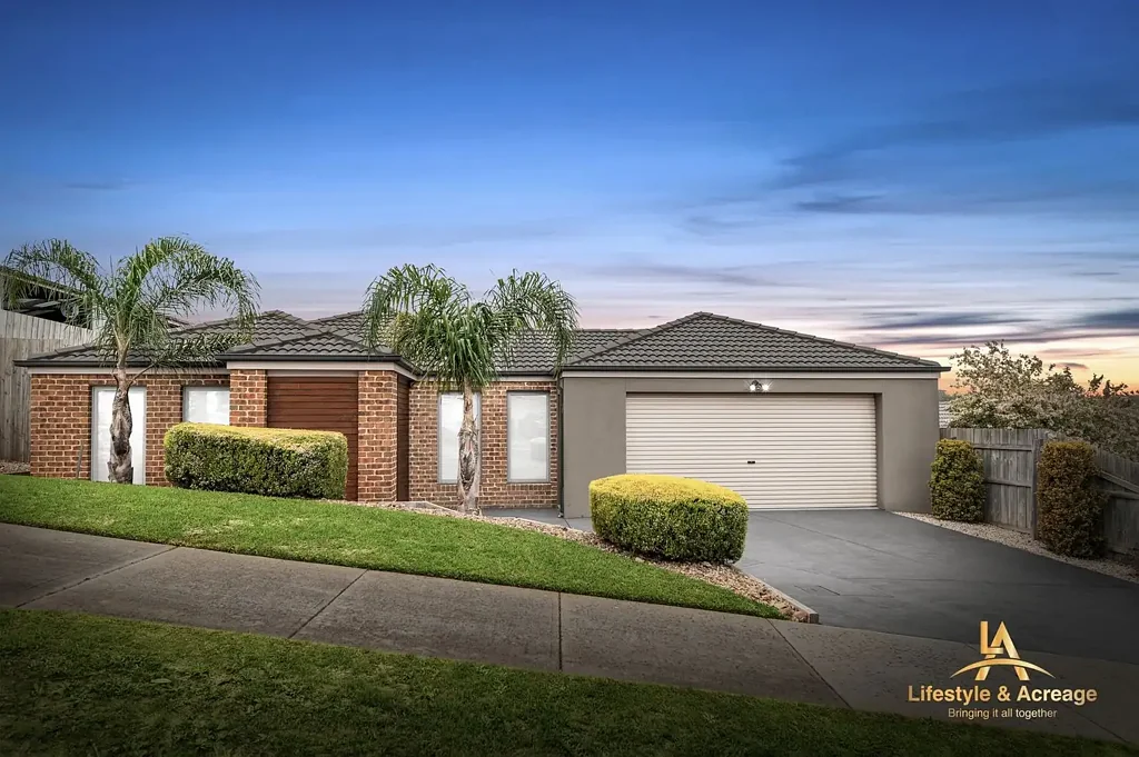 Drouin 4બેડરૂમ Modern Family Living in Prime Drouin Springs Location !