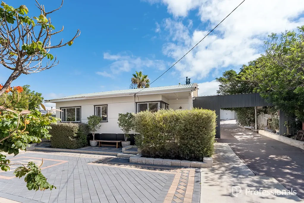 132 Brand Highway, Tarcoola Beach, WA 6530