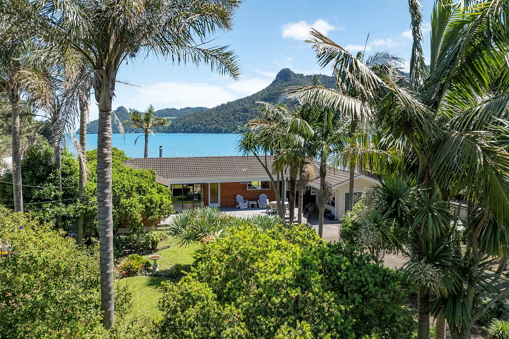 Huia 3房  Waterfront Living the Kiwi Way – Hot new price!